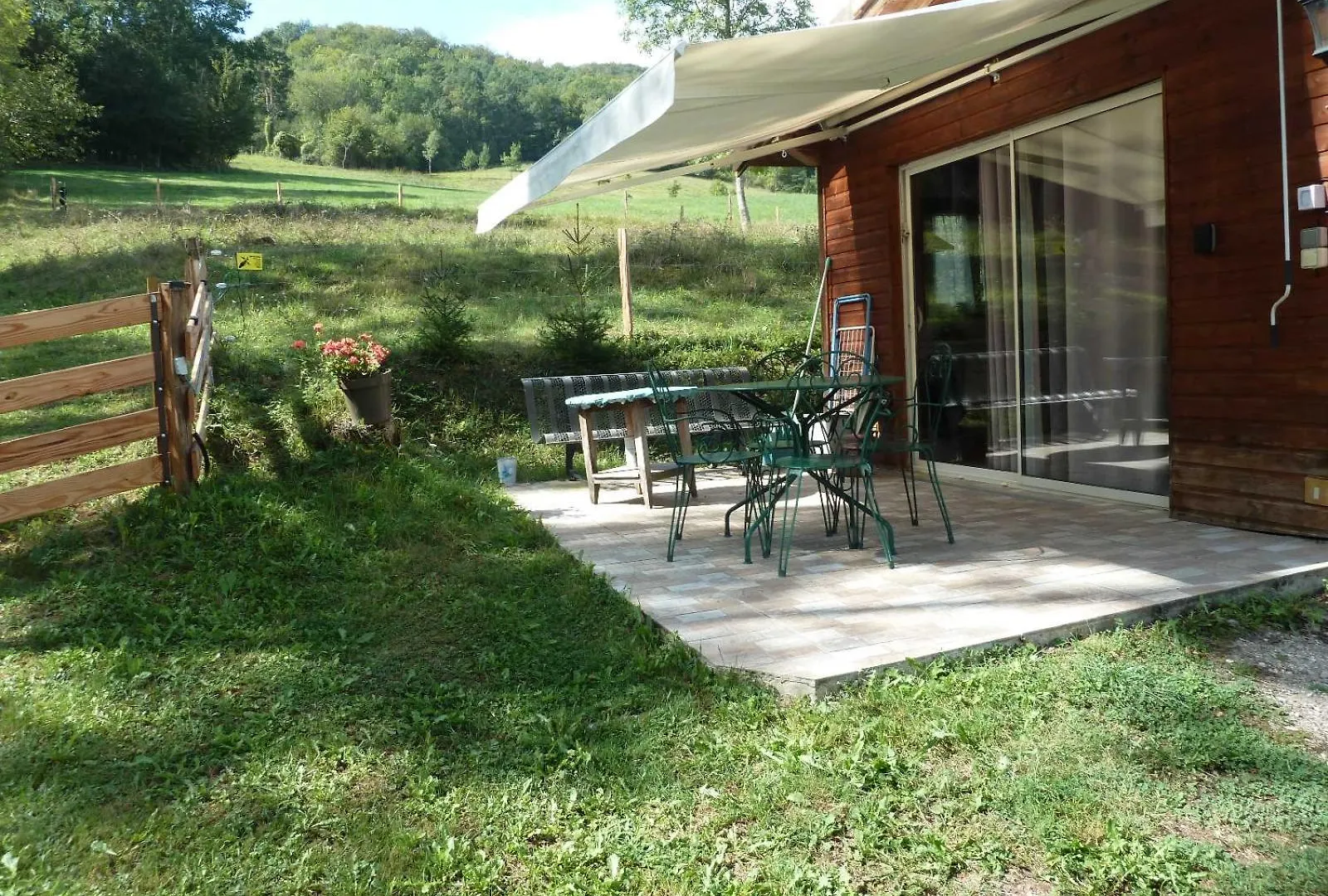 Gite La Lanterne Transition Ecologique Avec Borne De Recharge 7Kw Site Sous Video Protection Nalzen